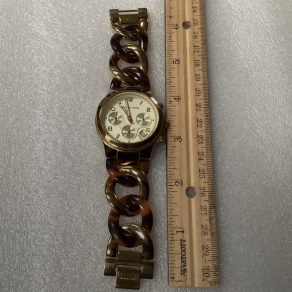 Michael Kors Women’s Runway Twist Chronograph Watch MK-4222 - Picture 15 of 16